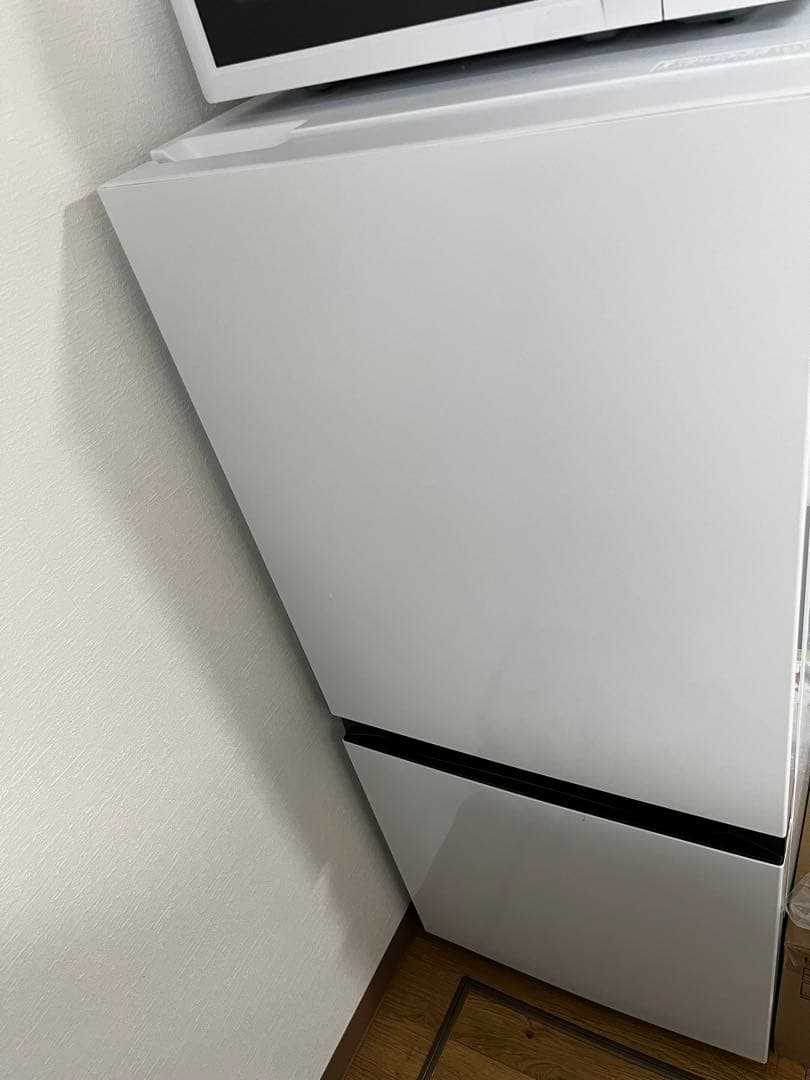 送料込　保護板付 2024年製使用期間半年　ハイセンス 右開き135L 冷蔵庫