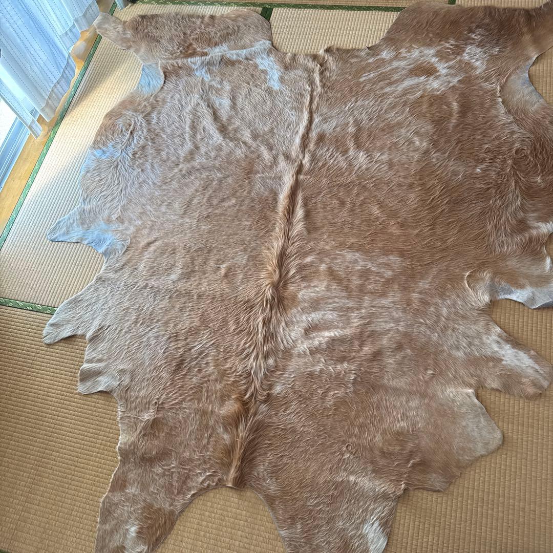 ベージュ牛革ラグ