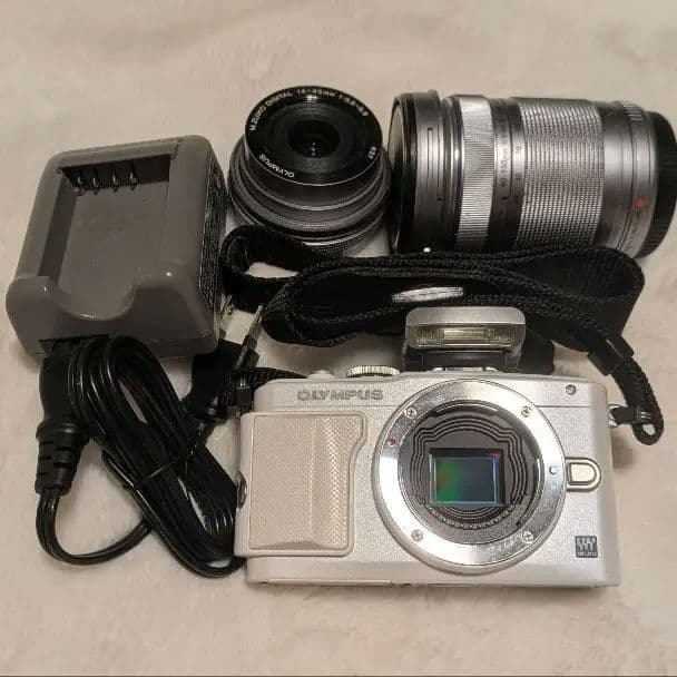 Olympus ミラーレス一眼 ホワイト　PEN Lite E-PL6