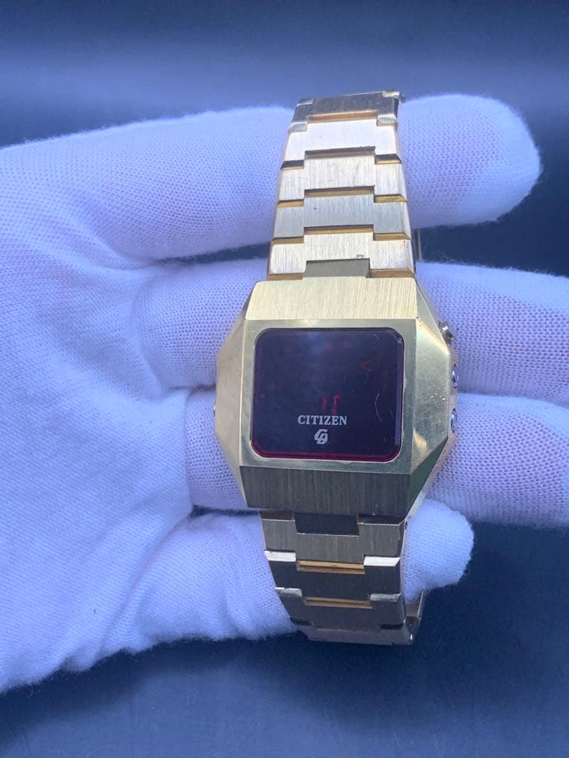 【TOURBILLON 】CITIZEN ゴールド デジタル腕時計