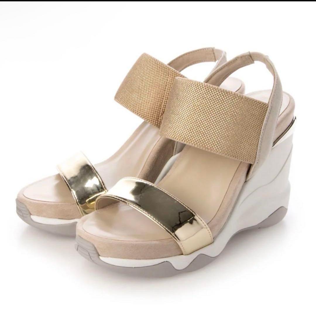 +diana プラスダイアナ　ハイウェッジ メタリックサンダル ゴールド