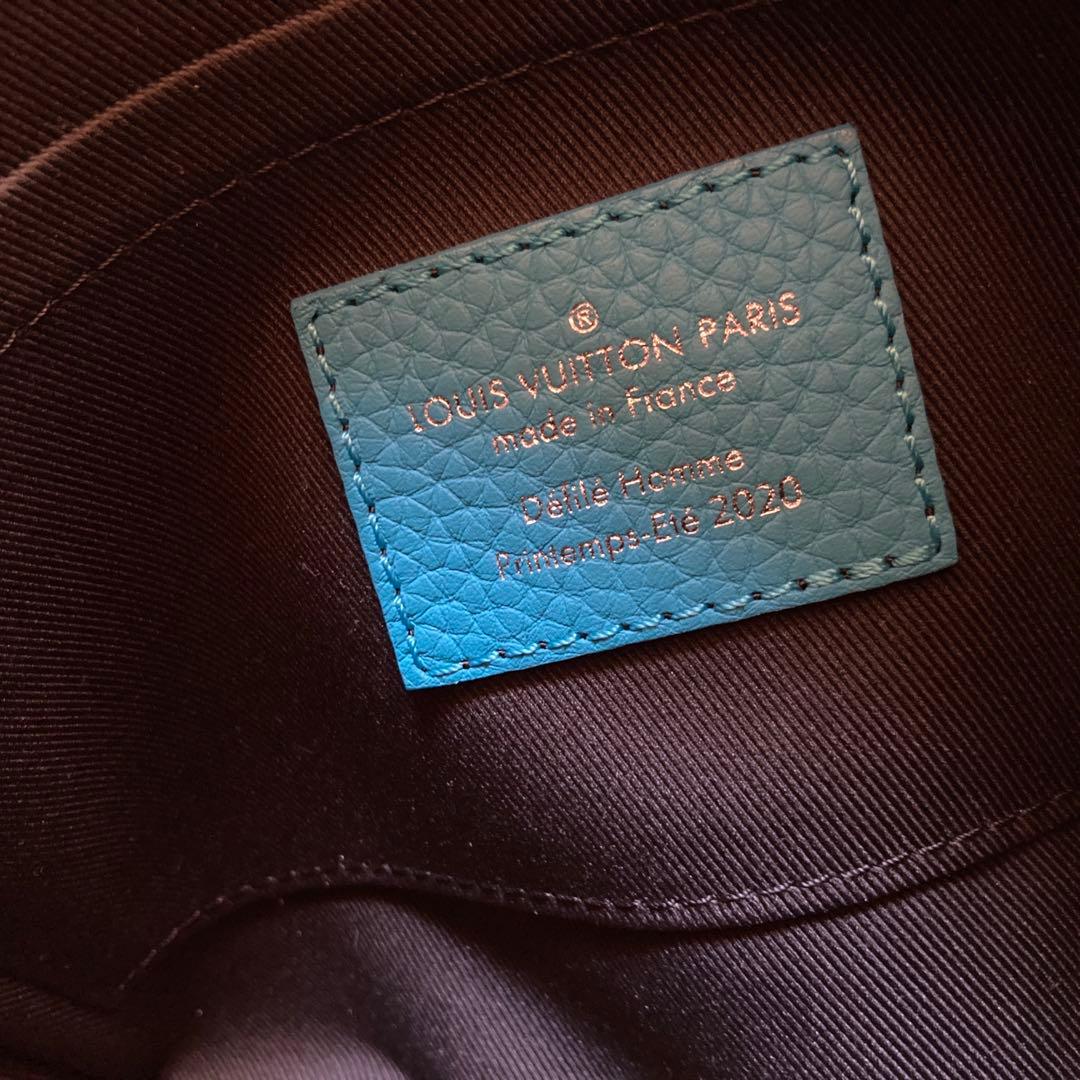 LOUIS VUITTON トリアングル メッセンジャー 御堂筋限定