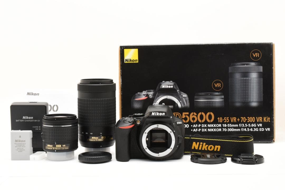ほぼ新品 Nikon D5600 ダブルレンズキット S数221回 1004