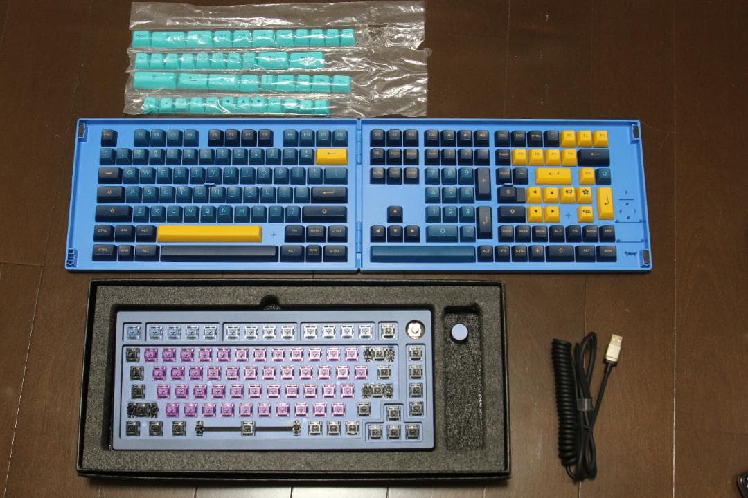 AKKO MOD007V1 メカニカルキーボード　PBTキーキャップセット付き