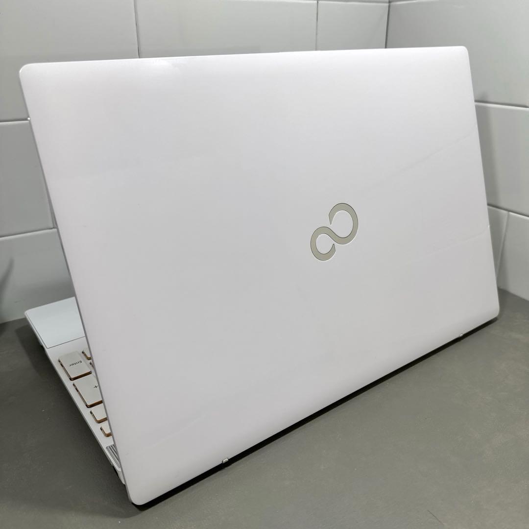 【極上】富士通プレミアムホワイト☘️8世代i7☘️SSD256GB+HDD1TB