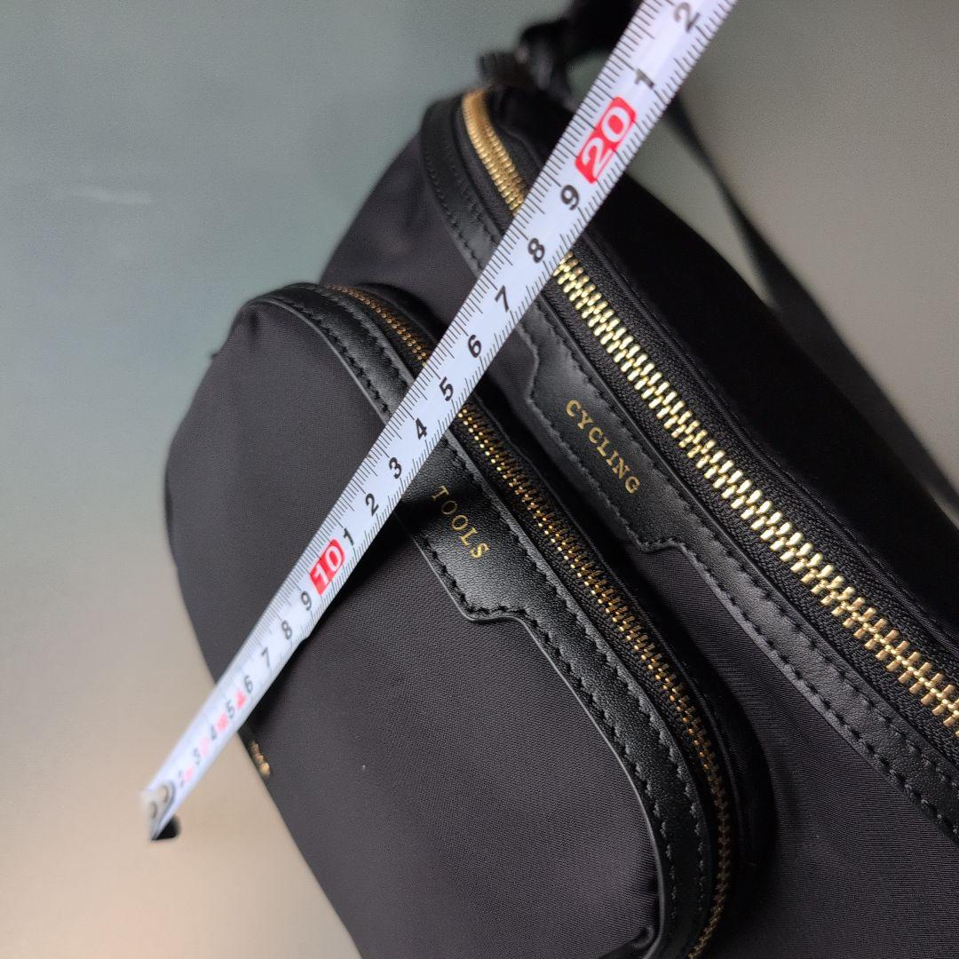 アニヤ・ハインドマーチ ブラック ボディバッグ