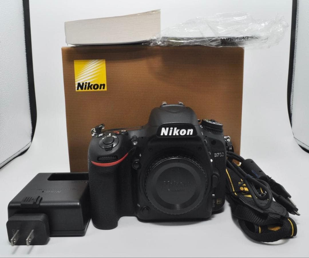 ショット数2470回！　超美品　Nikon ニコン　D750 付属品完備！ 箱付
