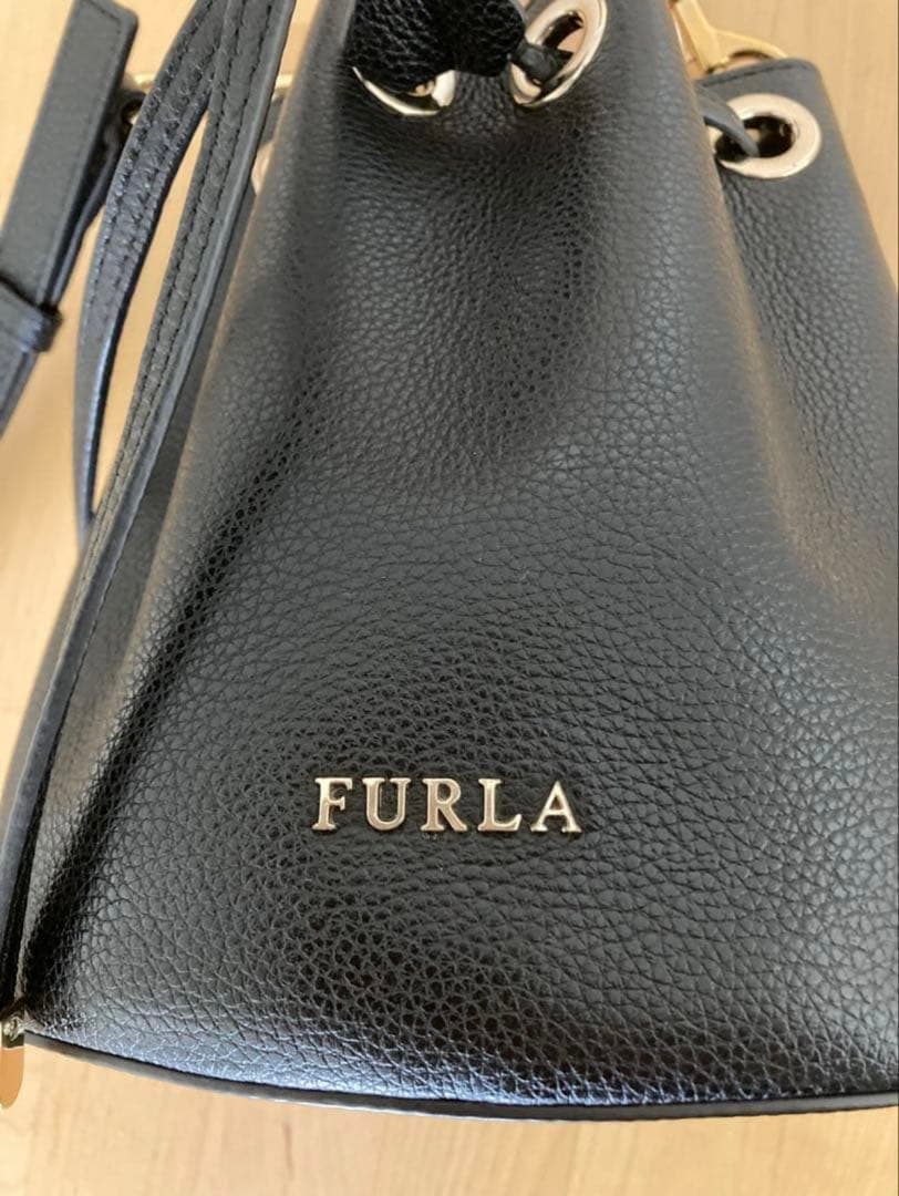 【美品】FURLA ブラック バケットバッグ