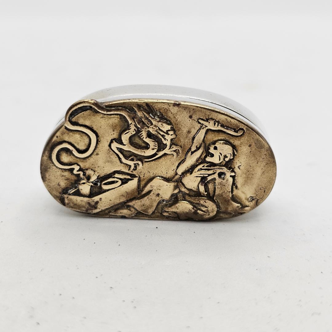 【珍品・骨董】アンティーク 壺から龍 （驚く老人）モチーフ シルバー製 小物入れ