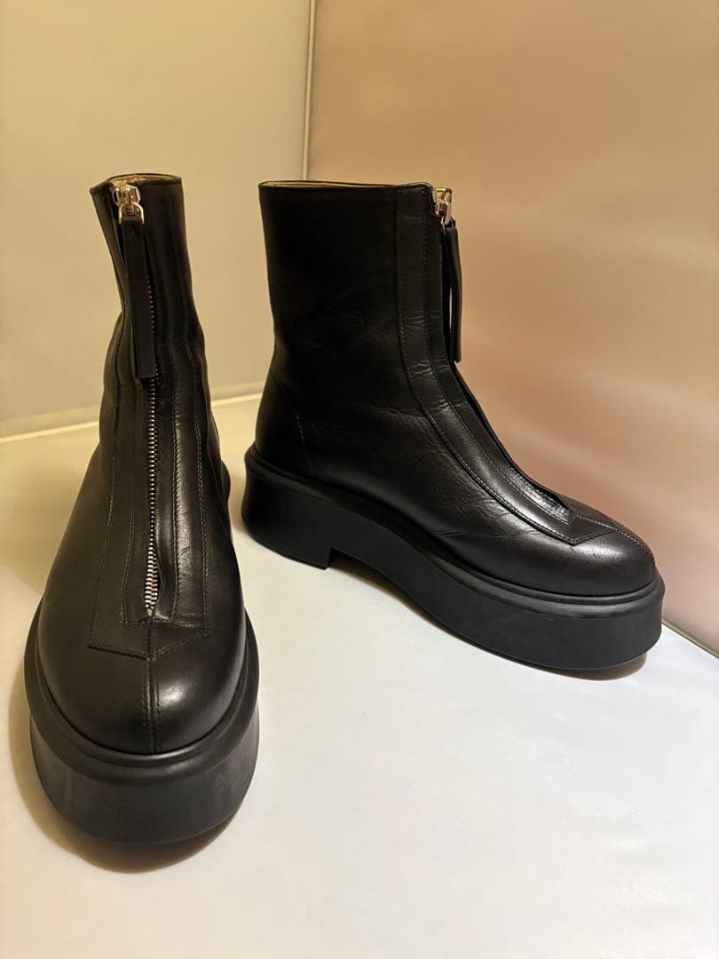 ザロウジッパー付き ブラック 厚底 ショートブーツ