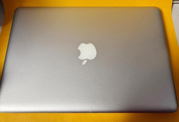 MacBook Pro 13インチ　　2010 シルバー　アダプター付き