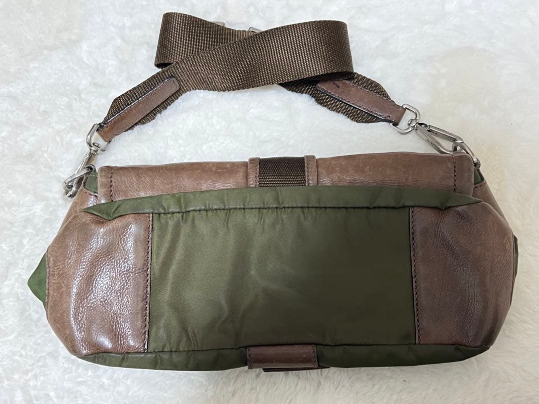 PRADA ボディバッグ・ウエストポーチ ブラウンとオリーブグリーン