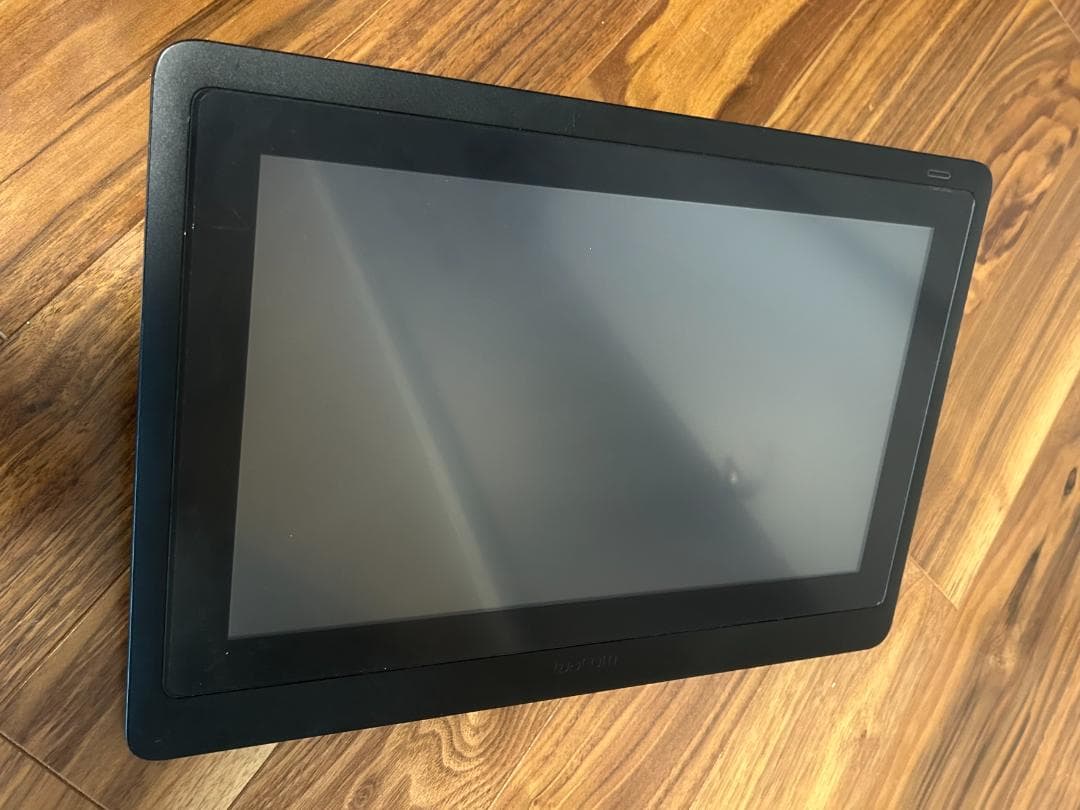 WacomCintiq16＋液晶スタンド＋ペン2本＋替え芯約30本＋ペンスタンド