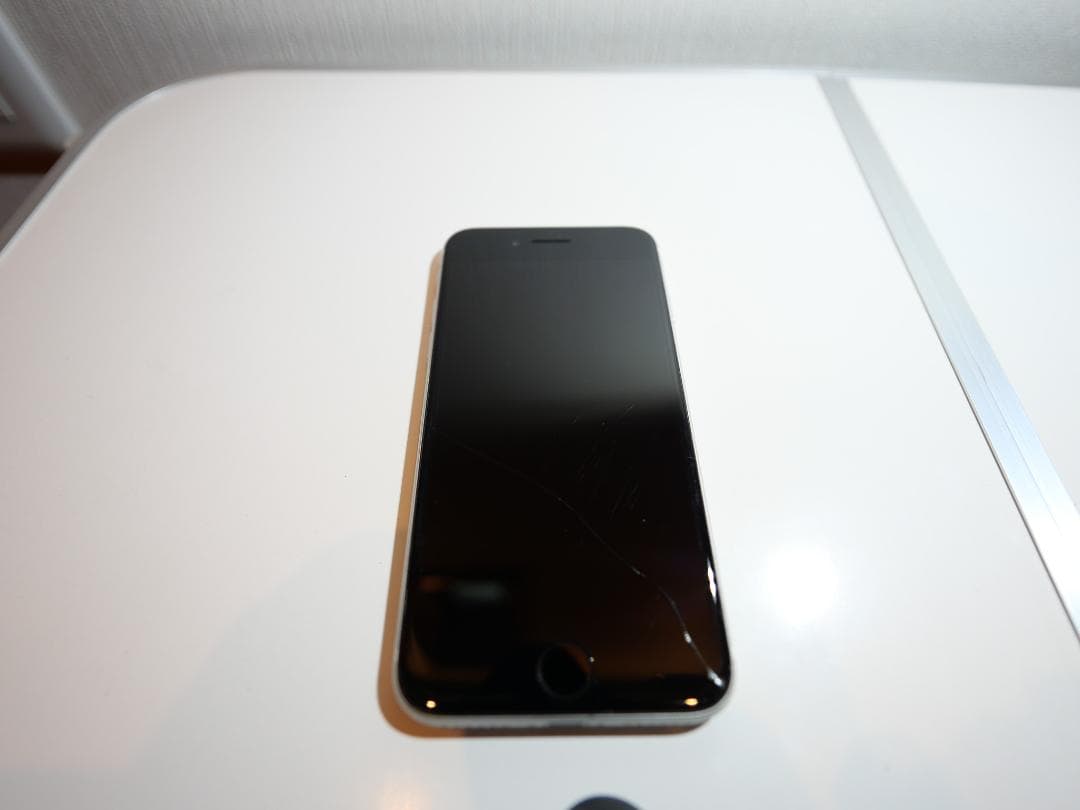 iPhone SE 白 64GB
