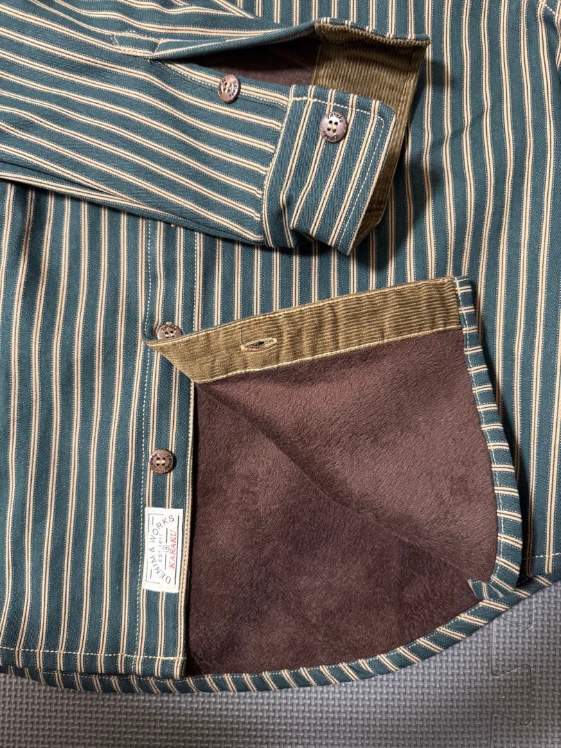 「STAY TRUE」刺繍ワッペン　コーデュロイ切替裏フリースストライプシャツ