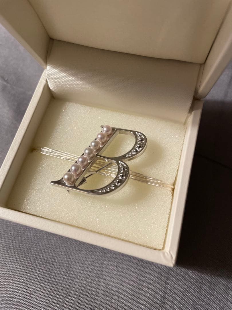 MADISONBLUE パールブローチ