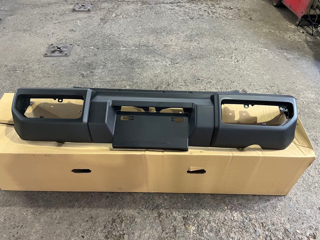 スズキ　ジムニー　JB64W リアバンパー　新品未使用