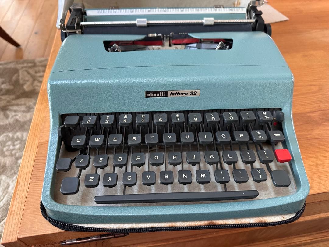 Olivetti Lettera 32 水色 タイプライター 本体