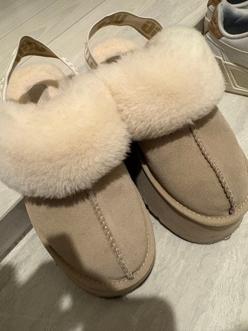 UGG Funkette アグ　ファンケット サンダル