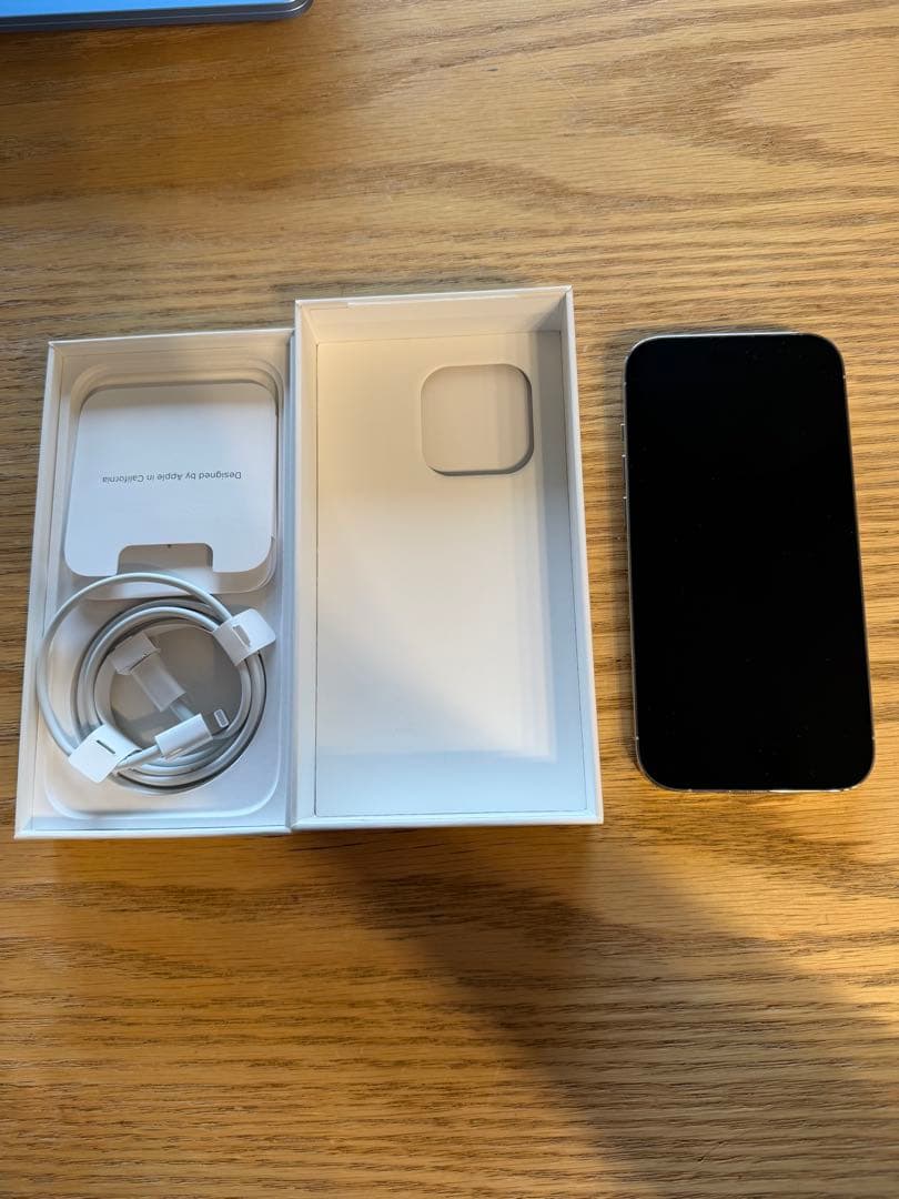 Apple iPhone 14 Pro 1TB 本体