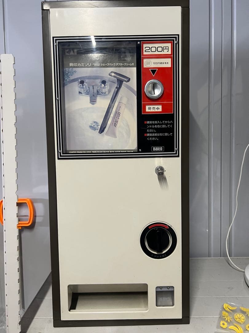 ダイト電源不要の自販機　動作確認済み 手動式自動販売機　鍵付き 貝印昭和レトロ