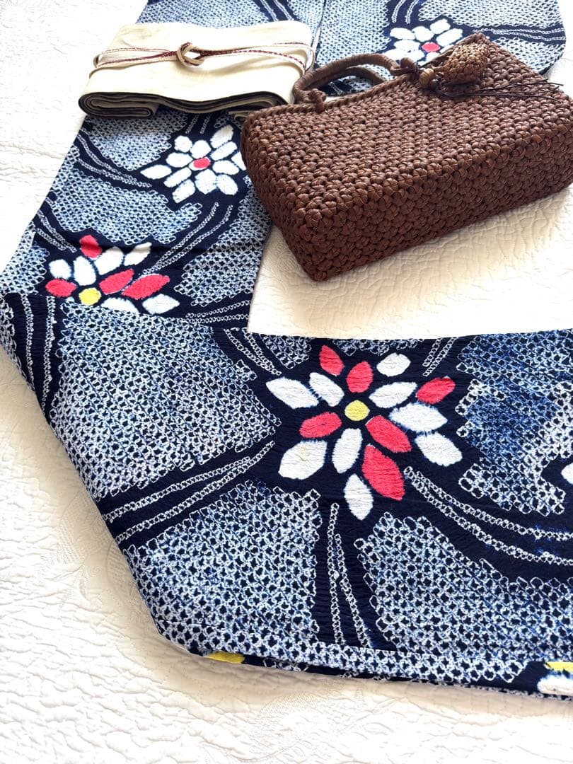 粋な大人の浴衣 ◆ 有松絞り 舞花文 モダンな柄いき