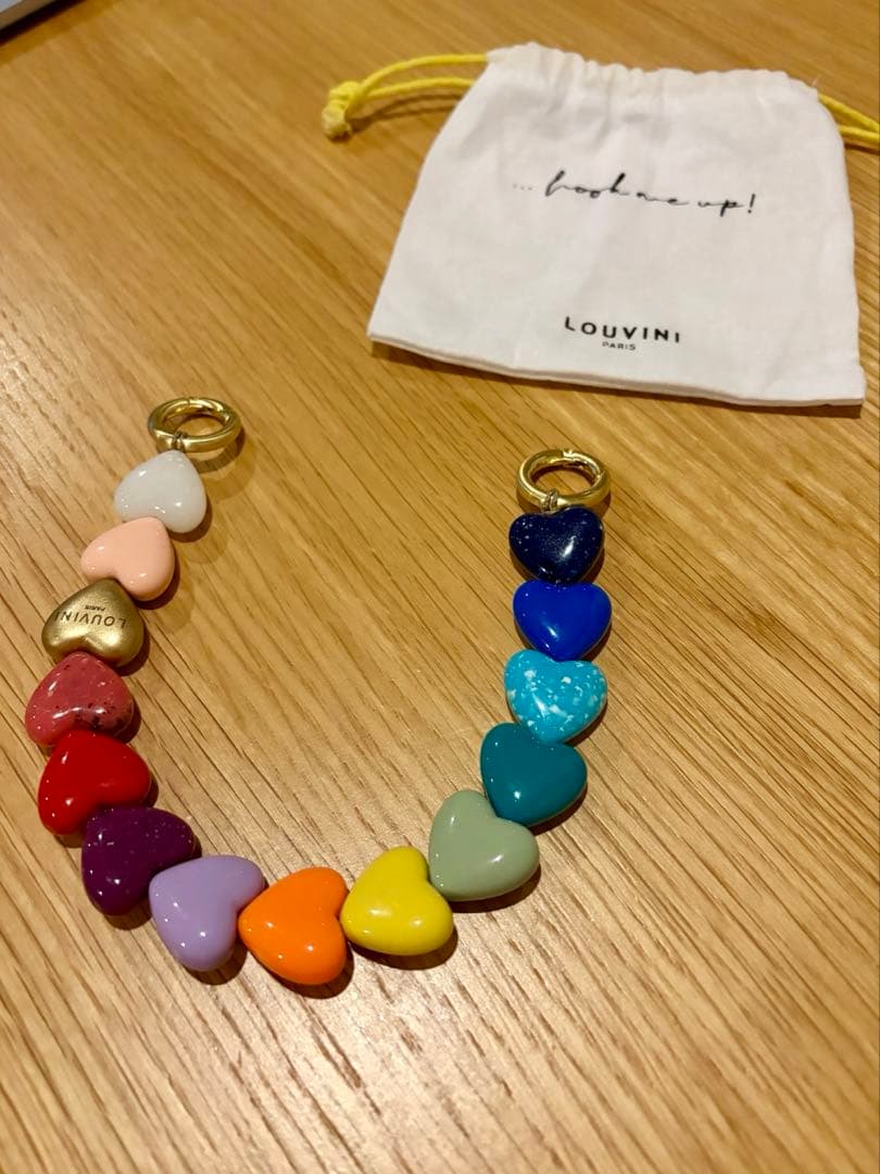 LOUVINI ハート型ビーズ ストラップ