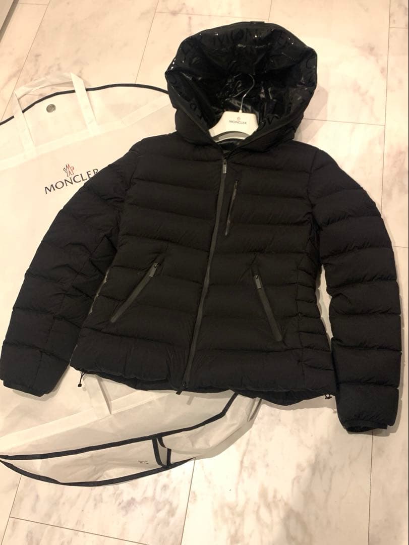 美品　激安　MONCLER モンクレール ハンガー＋ガーメント　ダウンジャケット