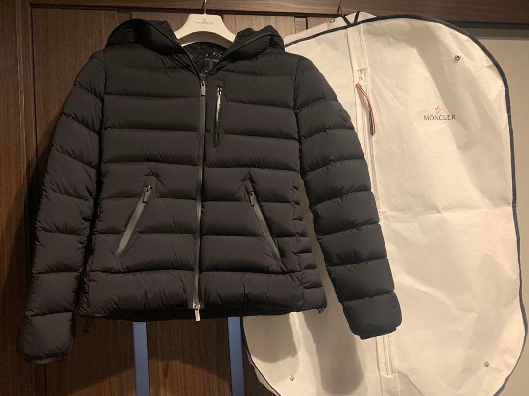 美品　激安　MONCLER モンクレール ハンガー＋ガーメント　ダウンジャケット