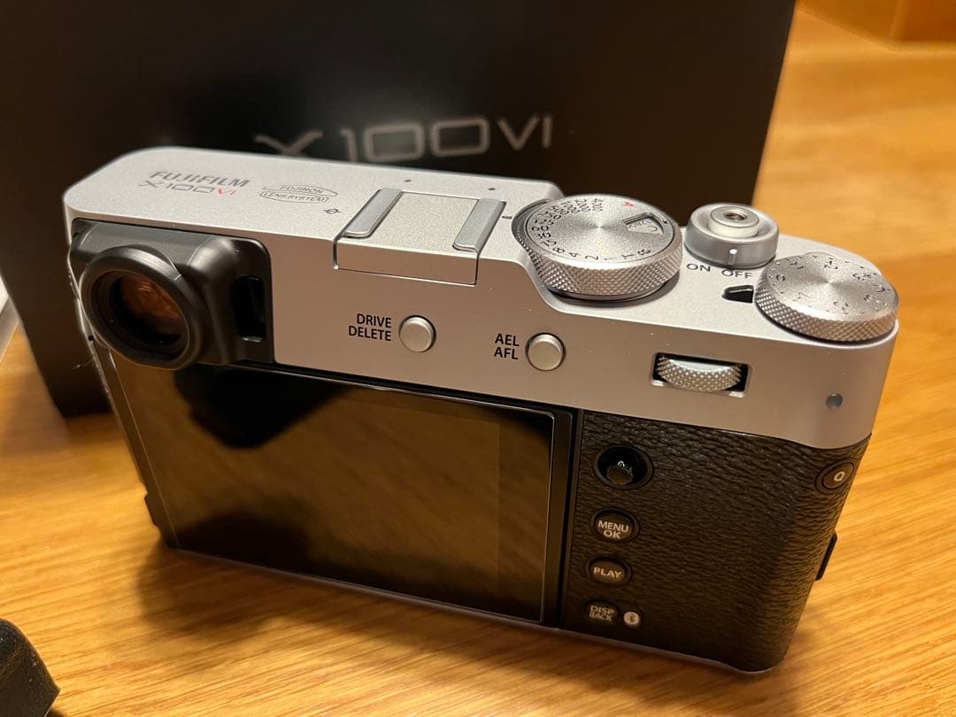 【ショット数600回】FUJIFILM x100ⅵ シルバー アクセサリー多数