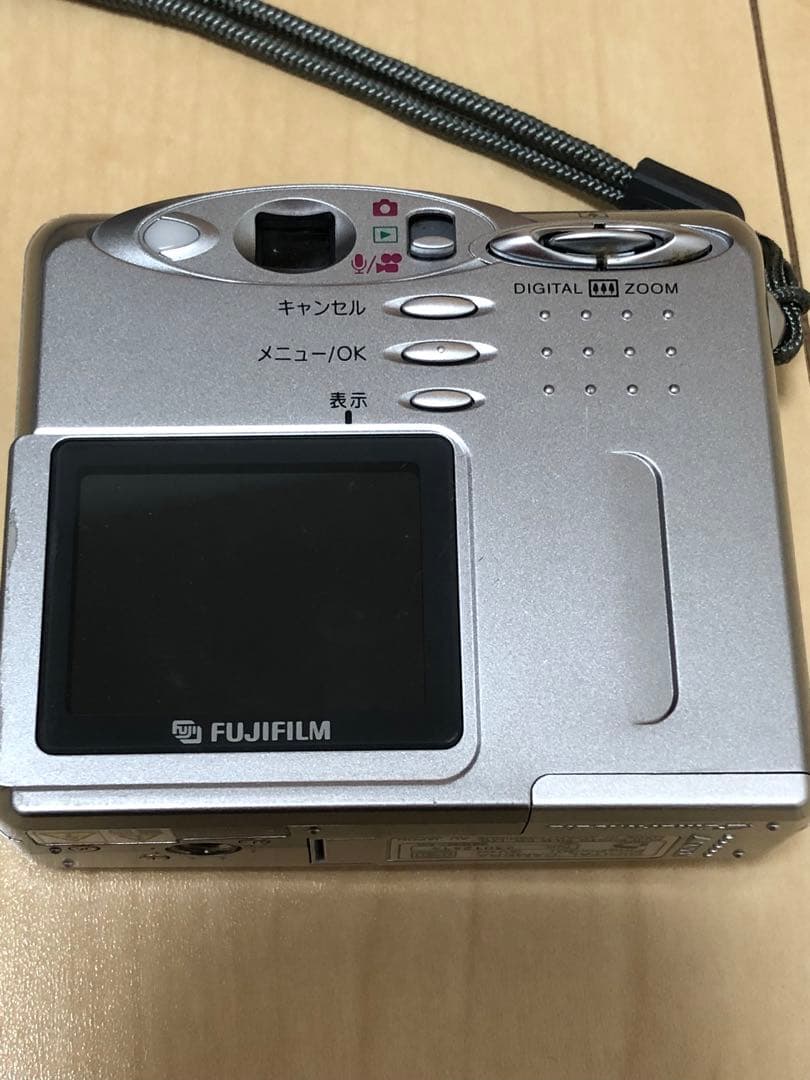 FUJIFILM FinePix 30i シルバー SDカード付