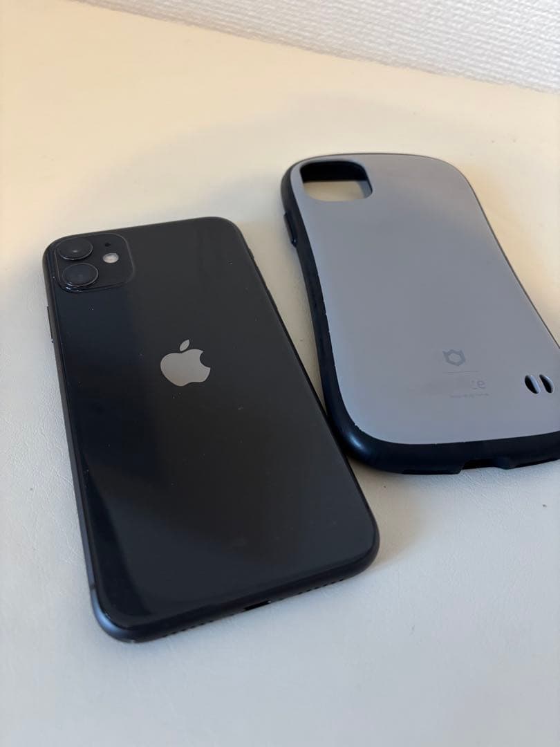 Apple iPhone 11 ブラック ケース付き