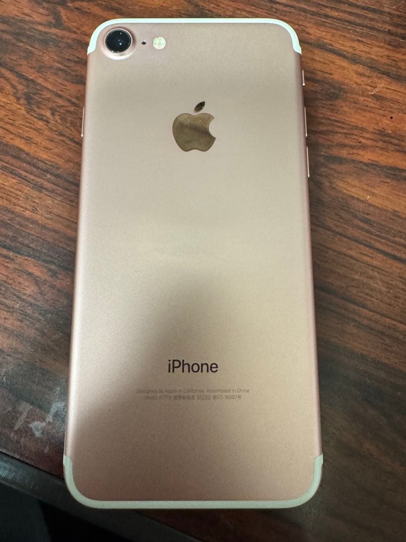 Apple iPhone 7 ローズゴールド A1779