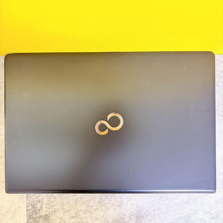 ｉ5✨小型軽量❣SSD搭載で快適✨カメラ付き フルHD 薄型 Windows11