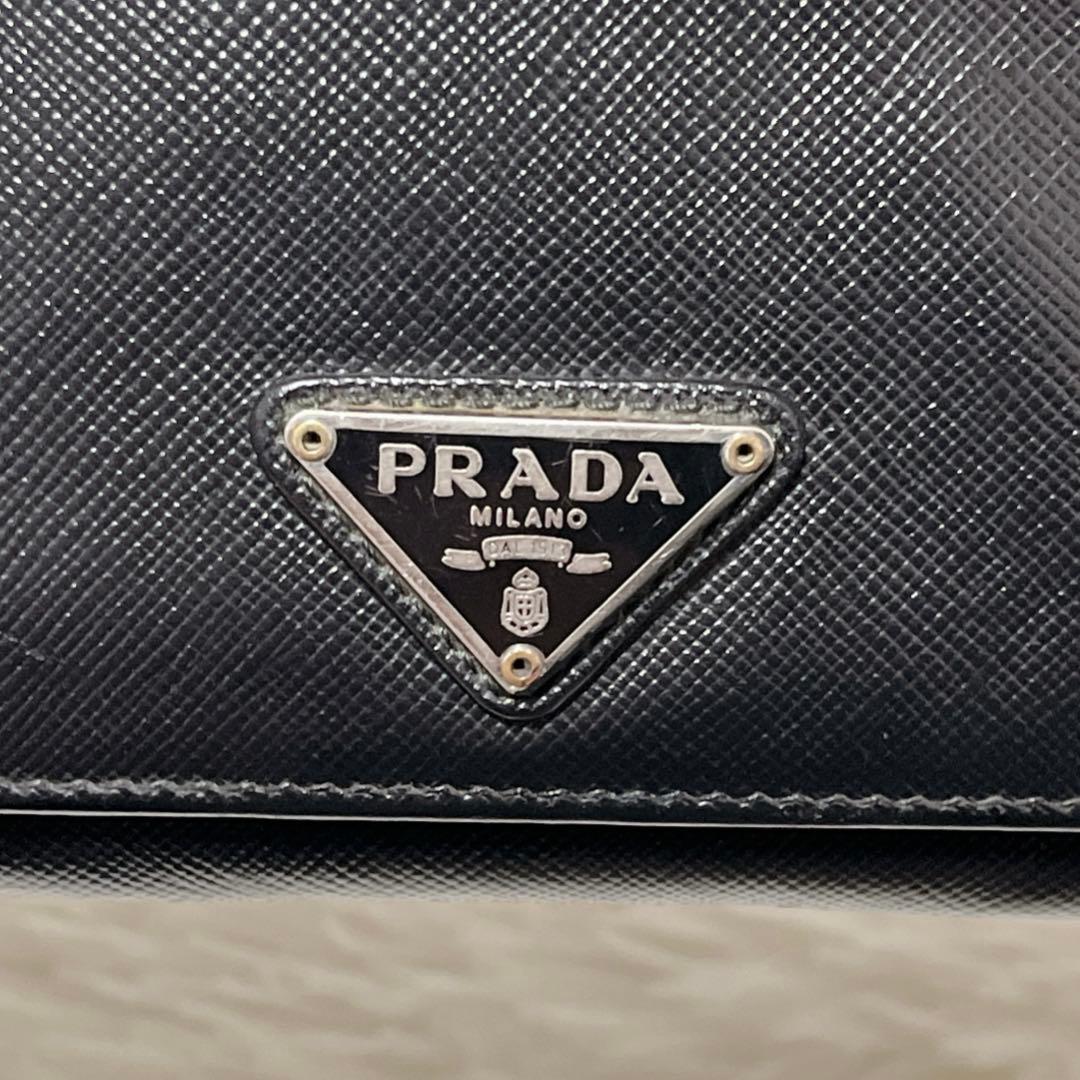 良品✨プラダ 2つ折り長財布 サイフィアーノレザー 三角プレート トライアングル