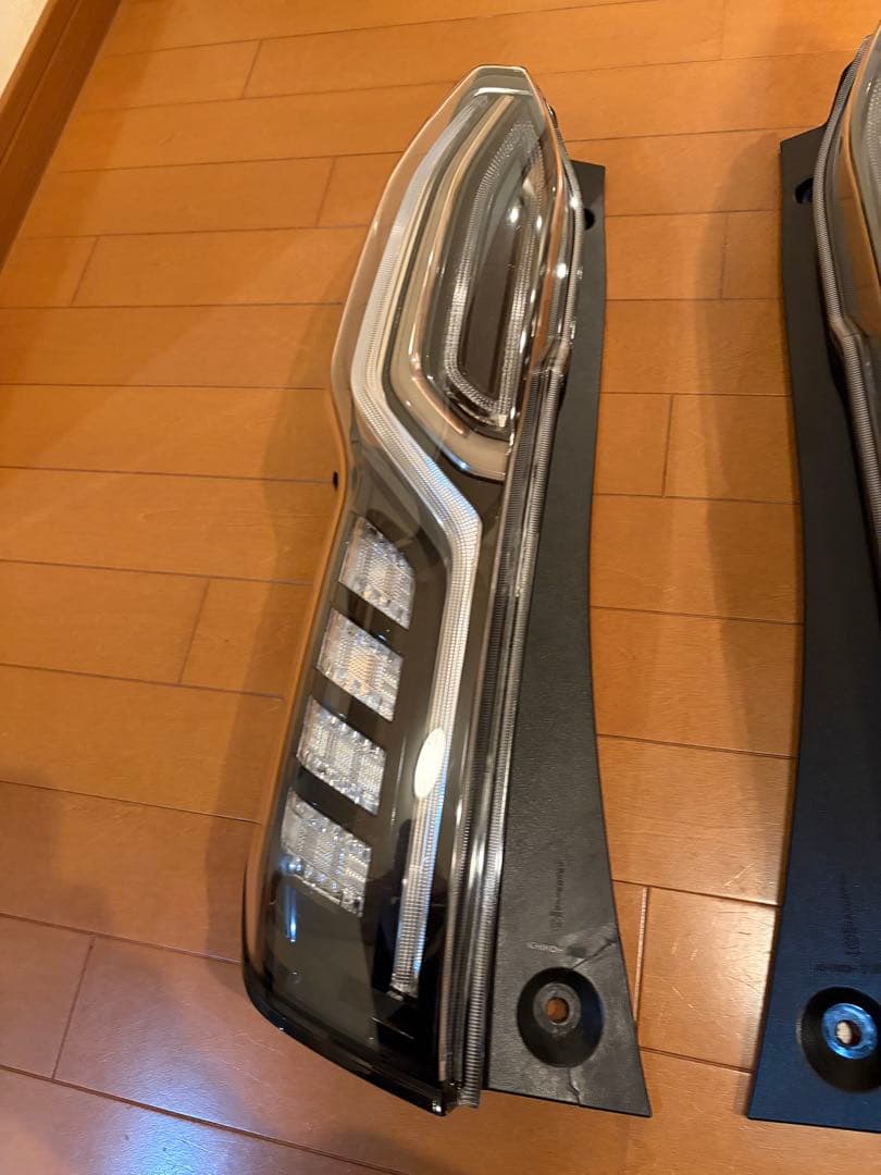 車*ん様 N-BOX JF3 テールランプ純正　左右セット