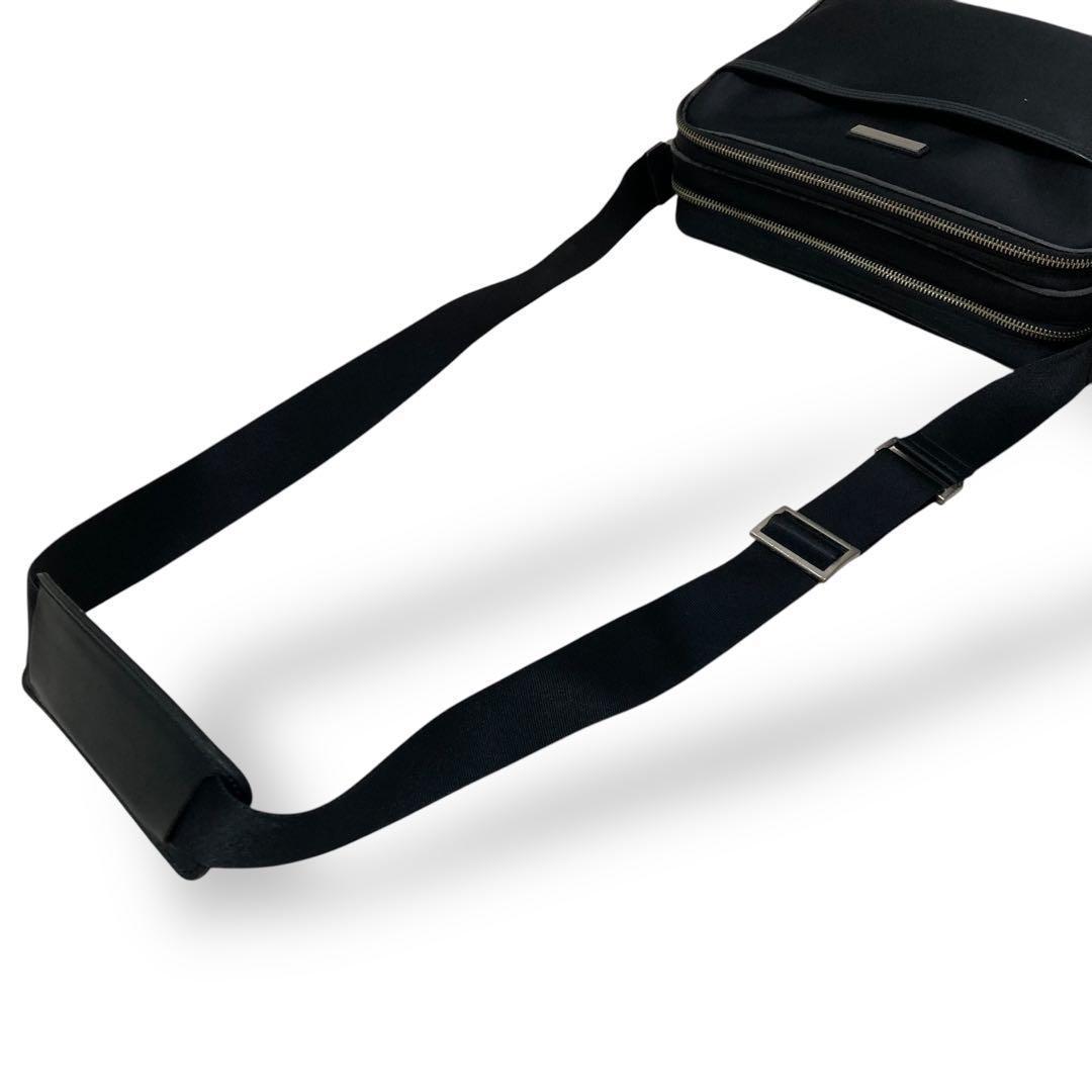 【良品】バーバリー　メッセンジャーバッグ　ショルダー　黒　ノバチェック　ナイロン