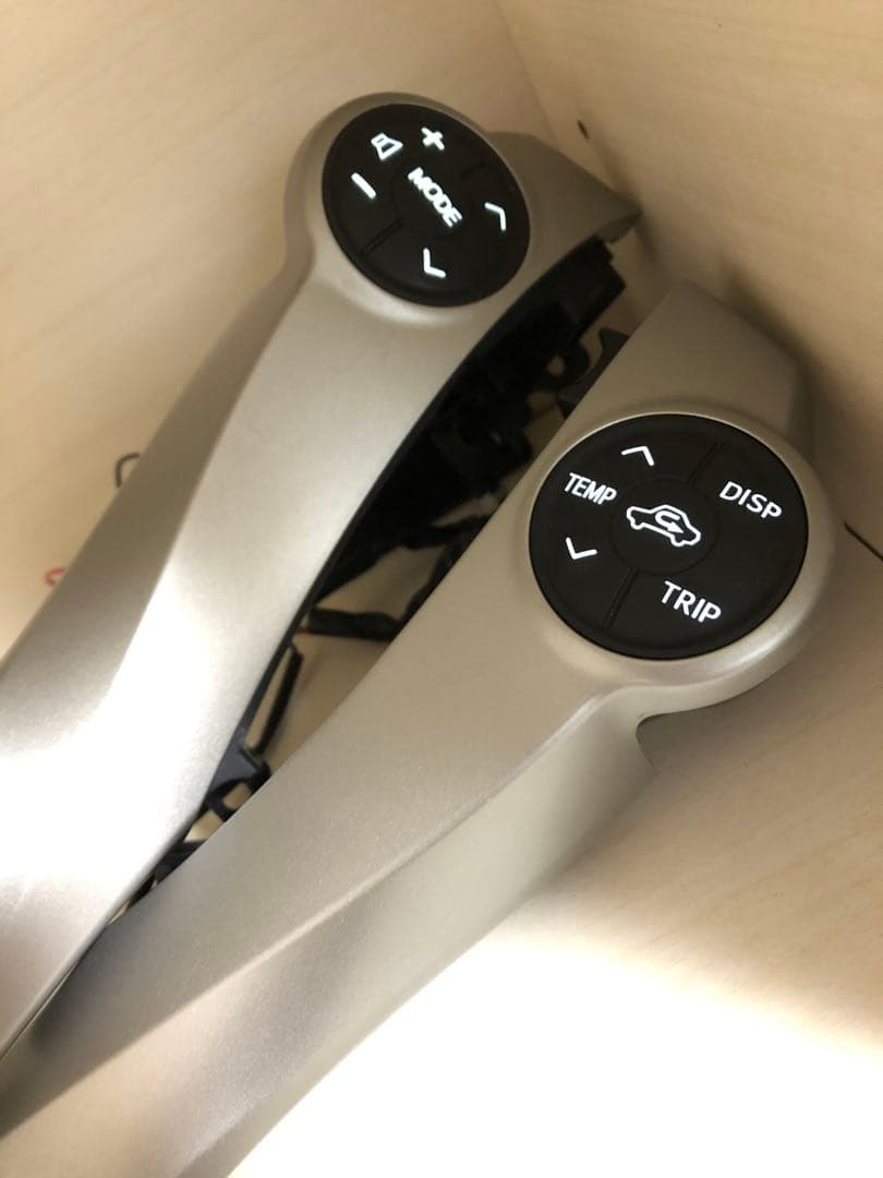 30プリウス　後期　ステアリングスイッチ　LED打ち替え済み　ハンドル　no15