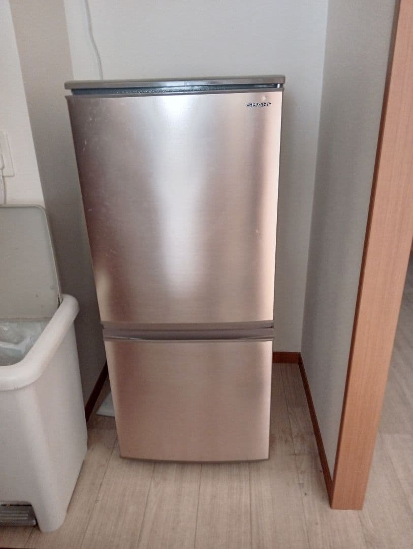 SHARPノンフロン冷凍冷蔵庫　137L 2019製 SJ-D14E-N