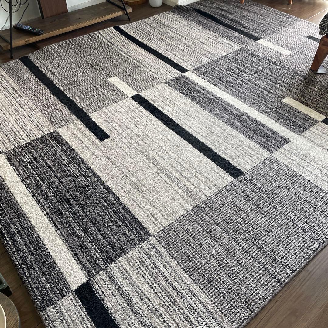 ✴︎SALE✴︎【Rigna】INFINITY ストライプ模様 グレー系ラグ 大判