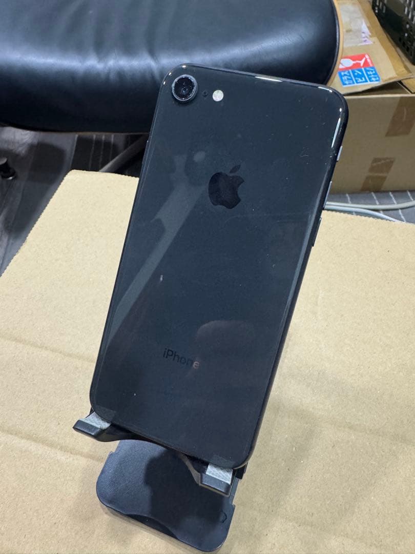 Apple iPhone 8スペースグレー 本体64GB SIMフリー 111