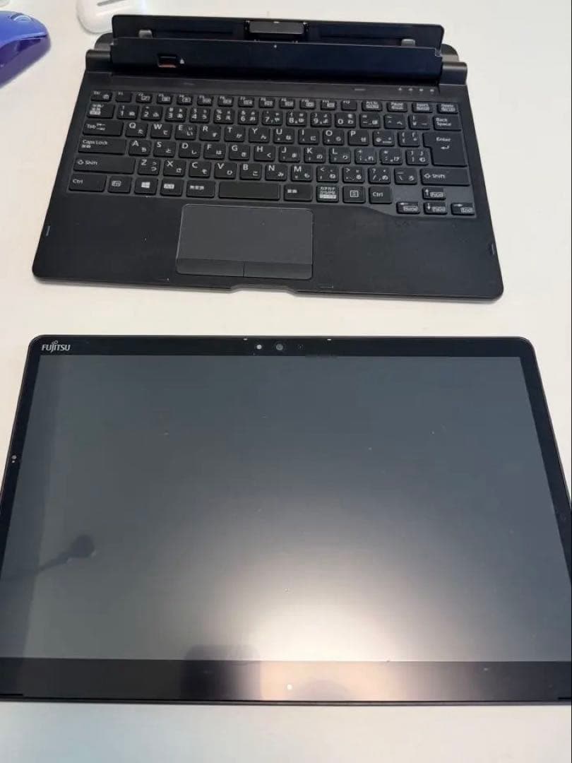 富士通 TAB Q738/SB 2-in-1タブレット 美品　(キーボードなし)