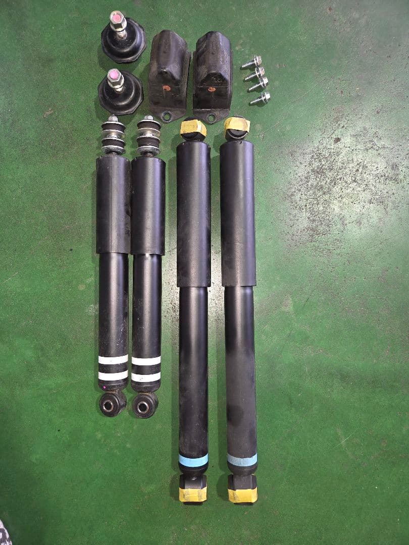 ハイエース用純正ショックアブソーバー