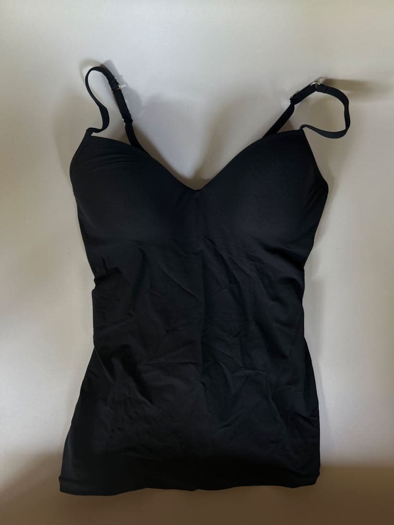 美品　HANRO ブラック キャミソール 75B