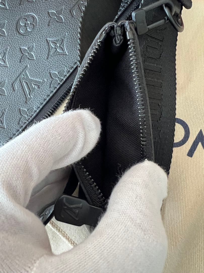 新品同様◎ルイヴィトン トリオ•メッセンジャー モノグラム・シャドウM46602