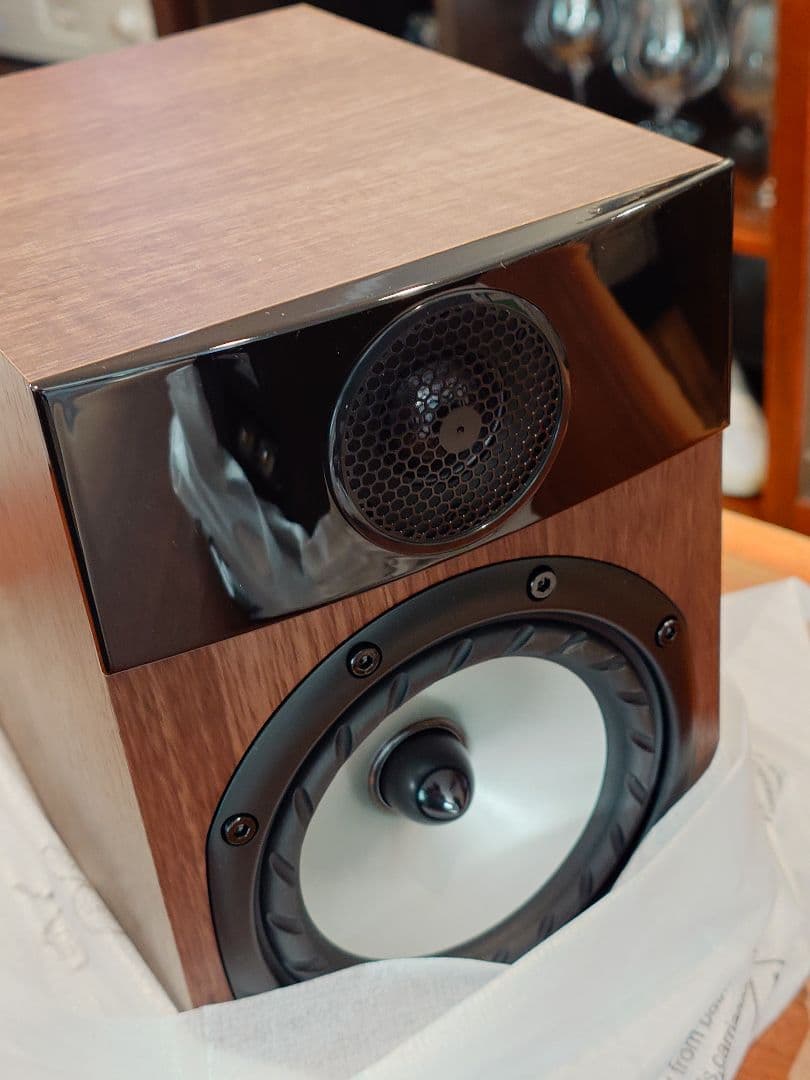 ファインオーディオ　FYNE AUDIO F３００ ウォールナット