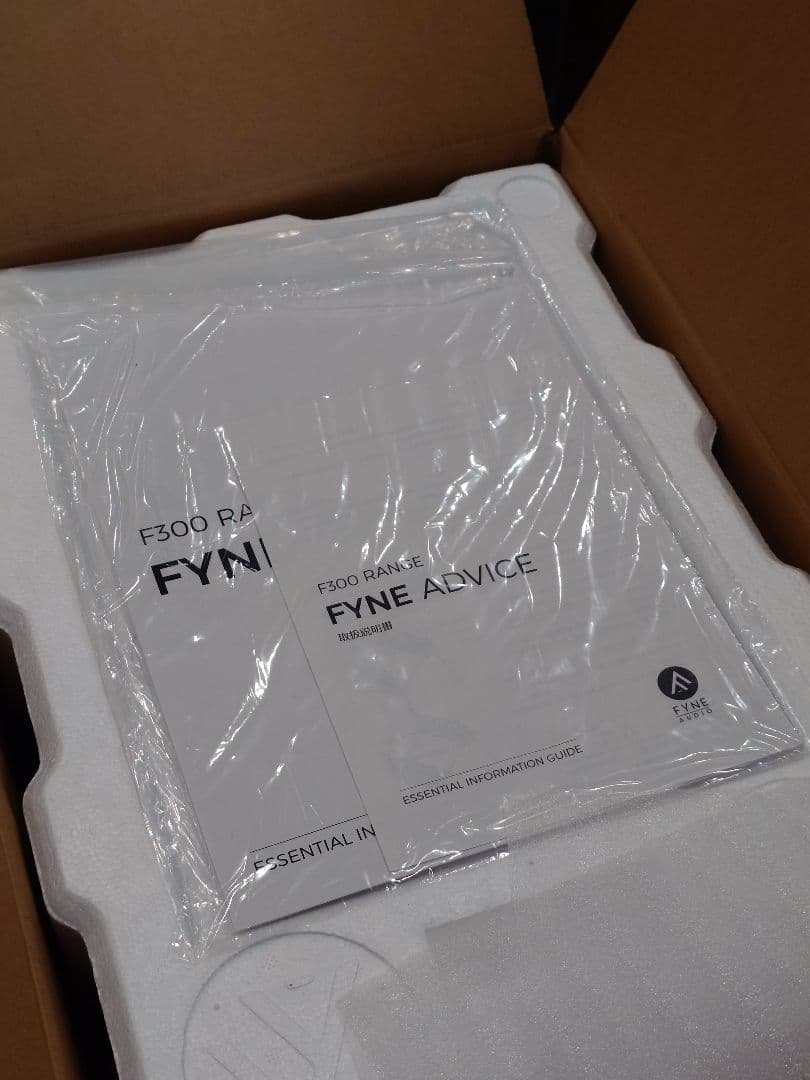 ファインオーディオ　FYNE AUDIO F３００ ウォールナット