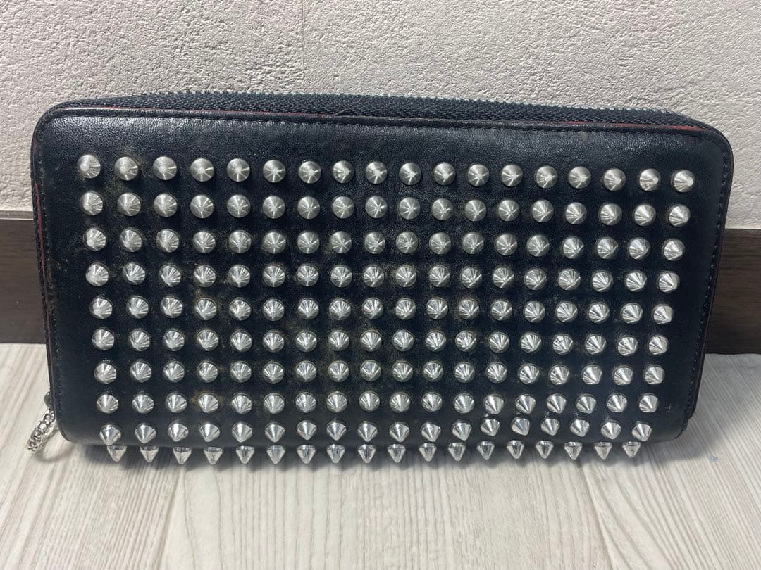 Christian Louboutinクリスチャンルブタン　長財布　スタッズ
