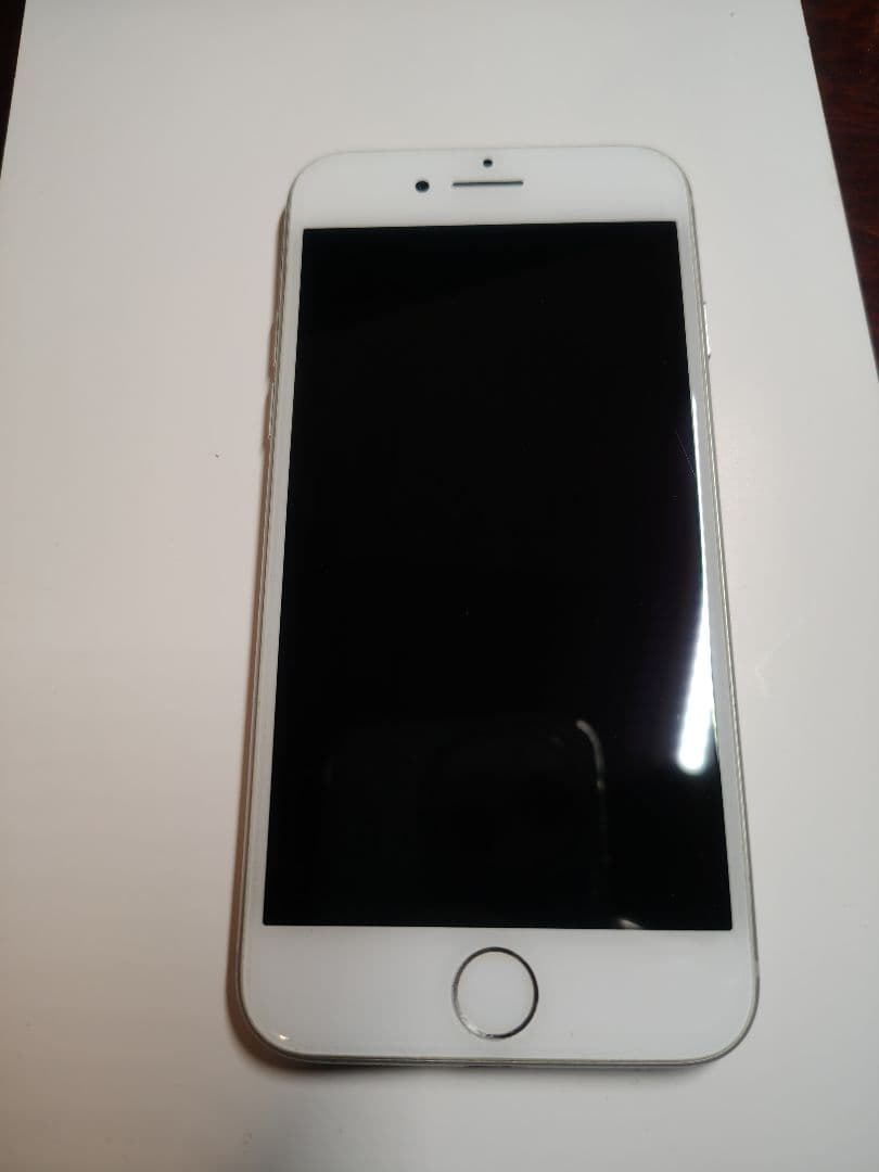 Apple iPhone 8 ホワイト 本体　64GB シムフリー