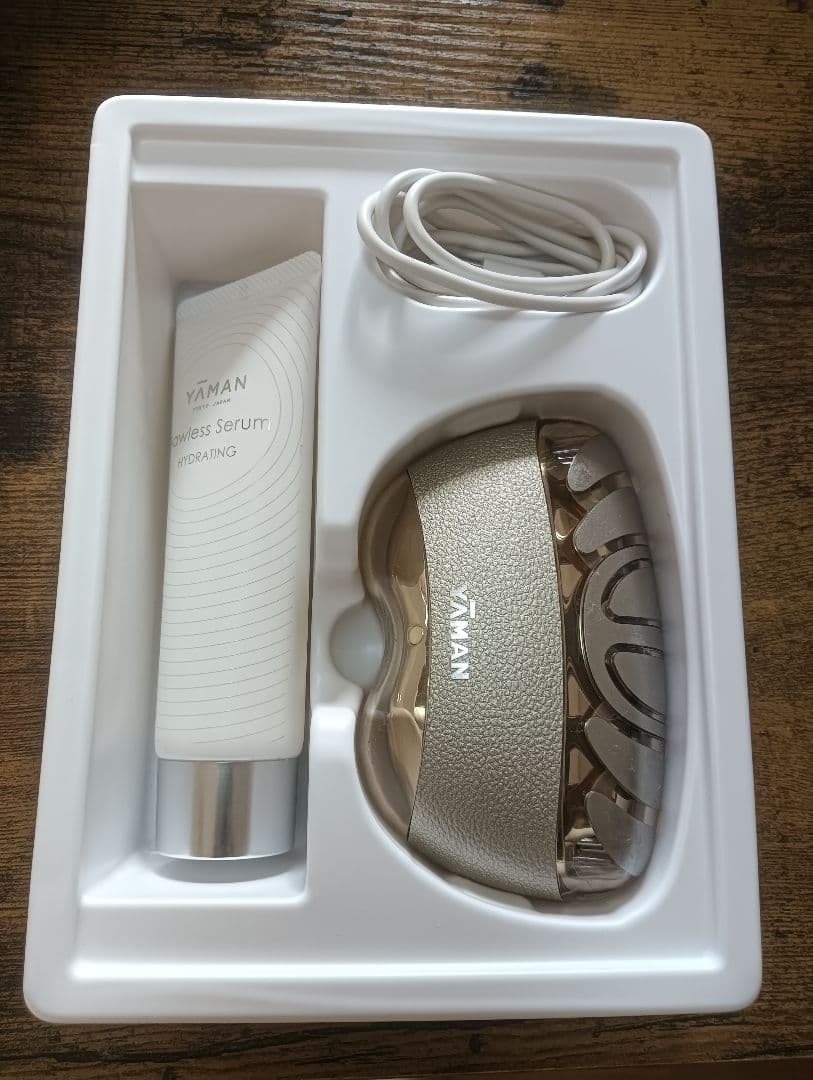 にゃん吉。YAMAN リフトロジー 美容液付き